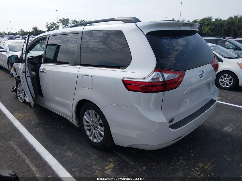 TOYOTA SIENNA - zdjęcie 3