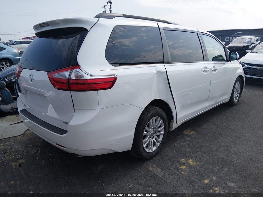 TOYOTA SIENNA - zdjęcie 4