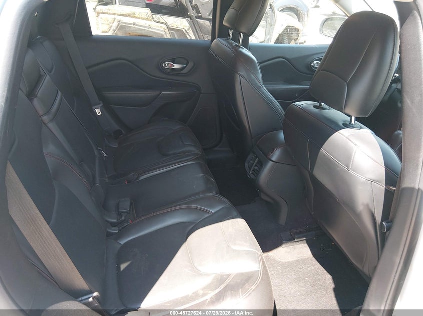 2015 JEEP CHEROKEE auction photo 8