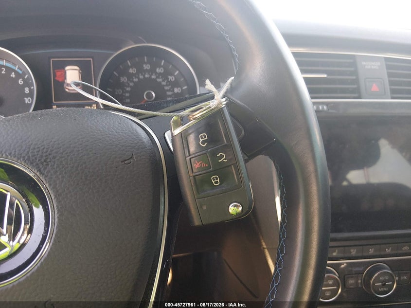 2019 VOLKSWAGEN E-GOLF SE · Фото 11