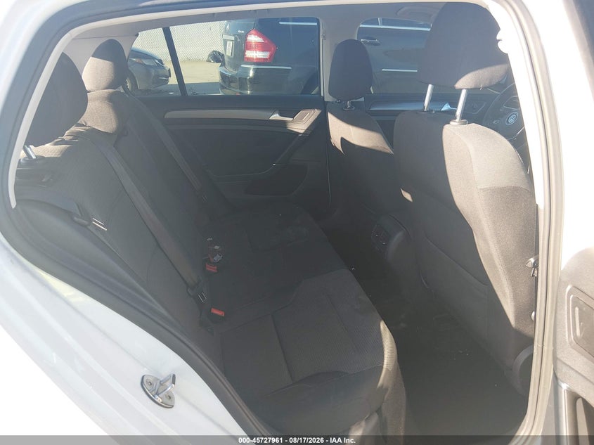 2019 VOLKSWAGEN E-GOLF SE · Фото 8
