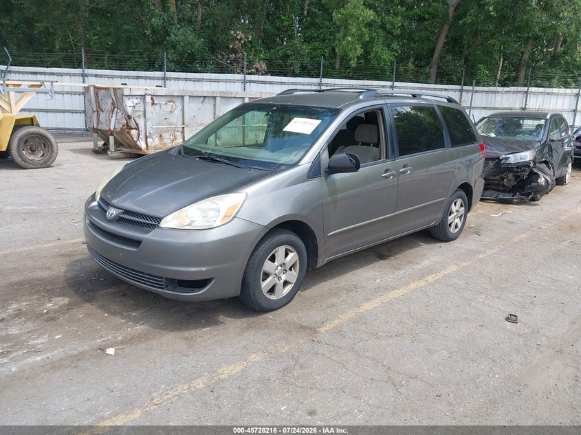 2005 TOYOTA SIENNA auction photo 2