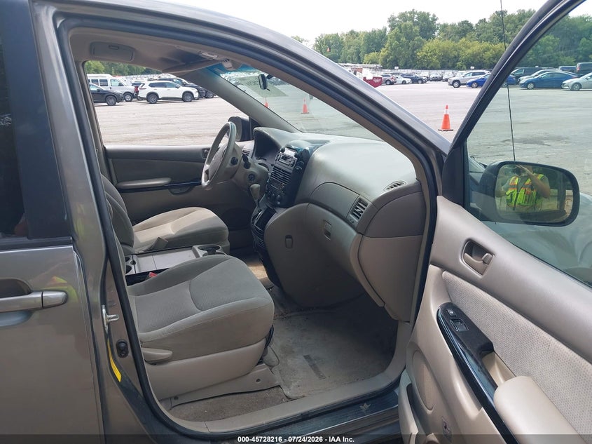 2005 TOYOTA SIENNA auction photo 5