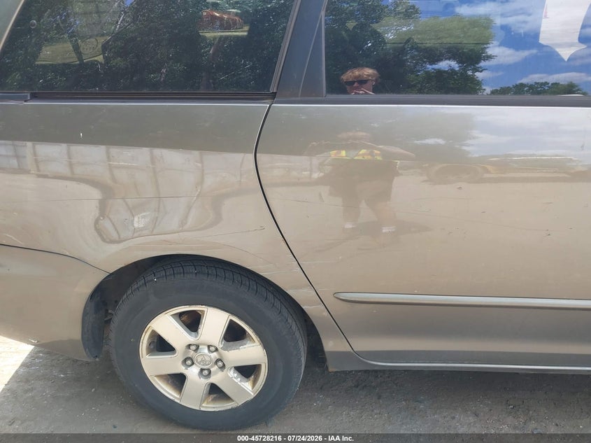 2005 TOYOTA SIENNA auction photo 6
