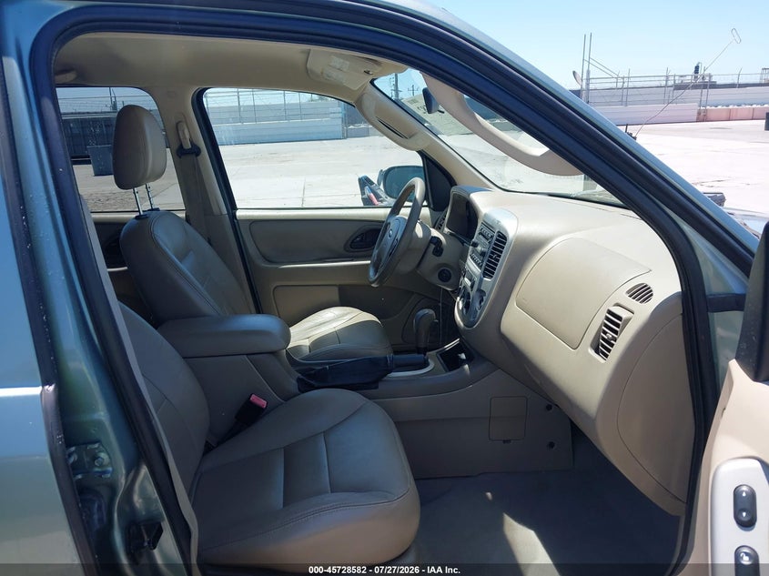 2005 FORD ESCAPE auction photo 5