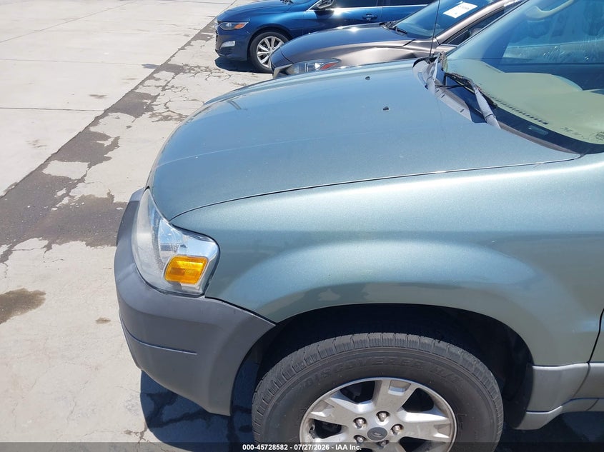 2005 FORD ESCAPE auction photo 6