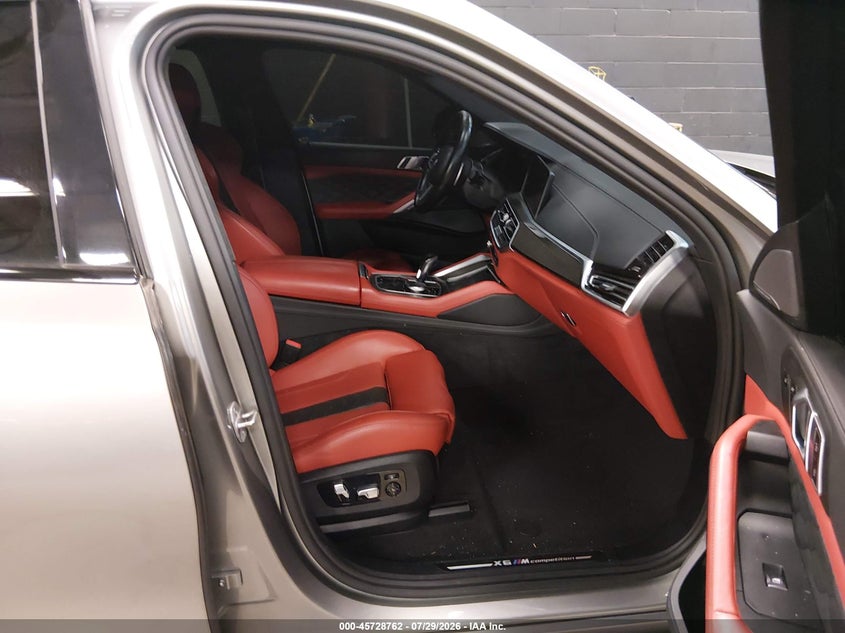 2022 BMW X6 M auction photo 5