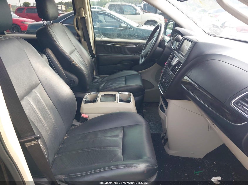 2012 CHRYSLER TOWN & COUNTRY auction photo 5