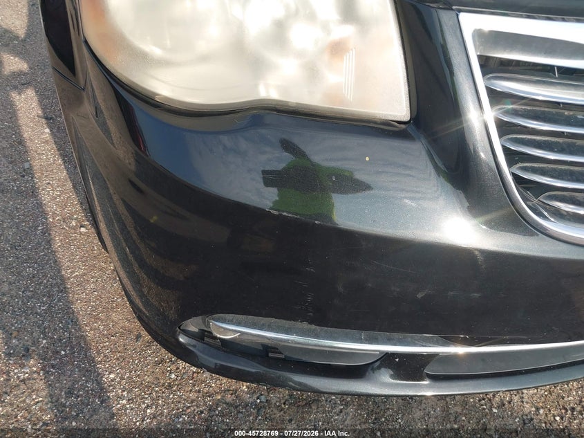 2012 CHRYSLER TOWN & COUNTRY auction photo 6