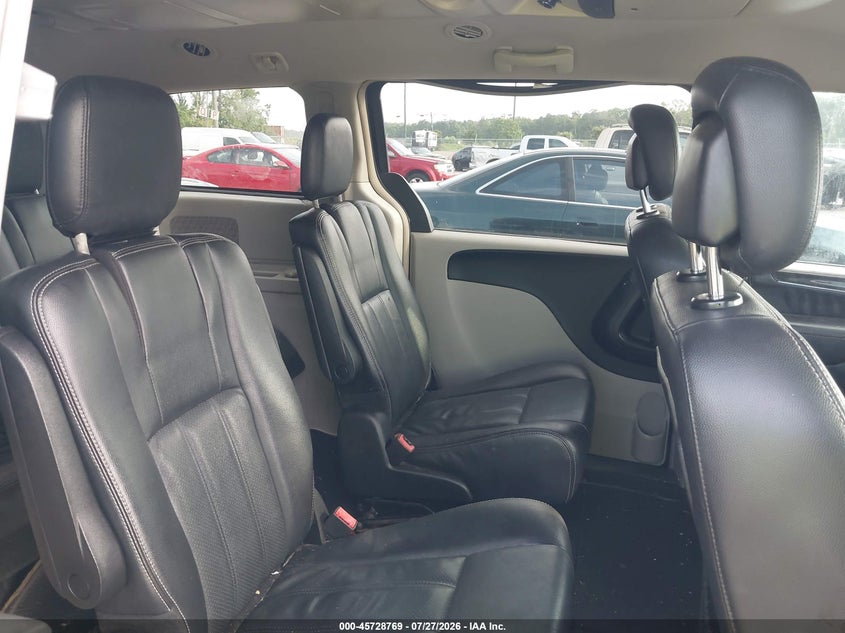 2012 CHRYSLER TOWN & COUNTRY auction photo 8