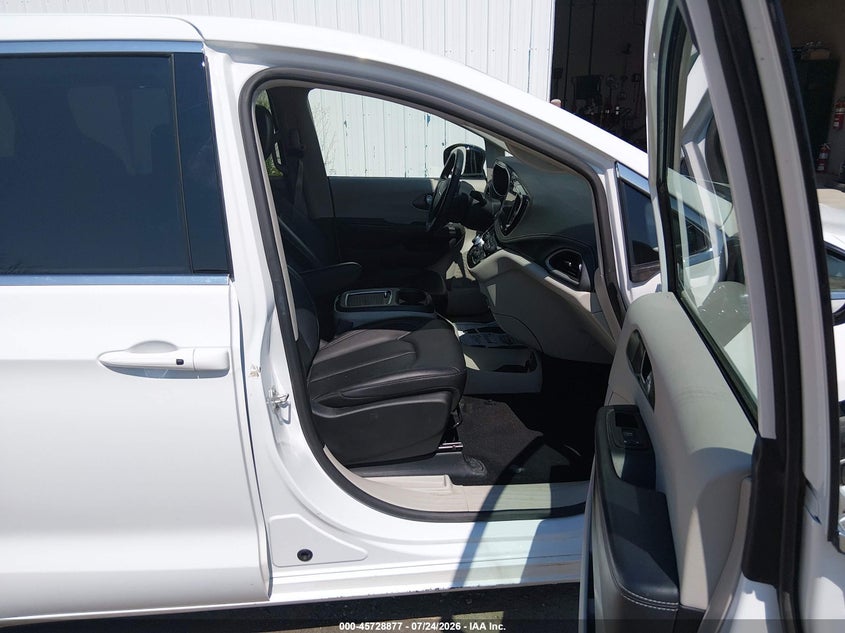 2024 CHRYSLER PACIFICA auction photo 5