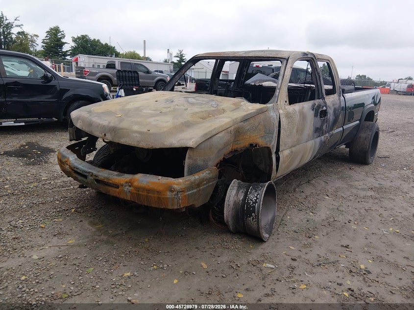 2005 Chevrolet Silverado, Полностью сгорел, IAAI, VIN 1GCHK29225E302994 — фото 2
