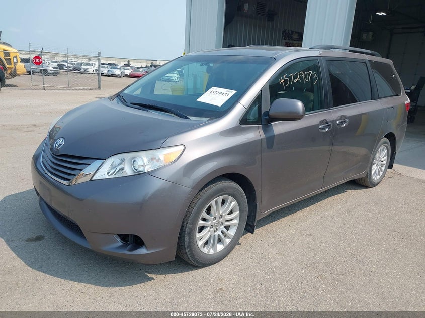 Vin: 5tdyk3dc7fs612754, lot: 46227772, toyota sienna xle 8 passenger 20152