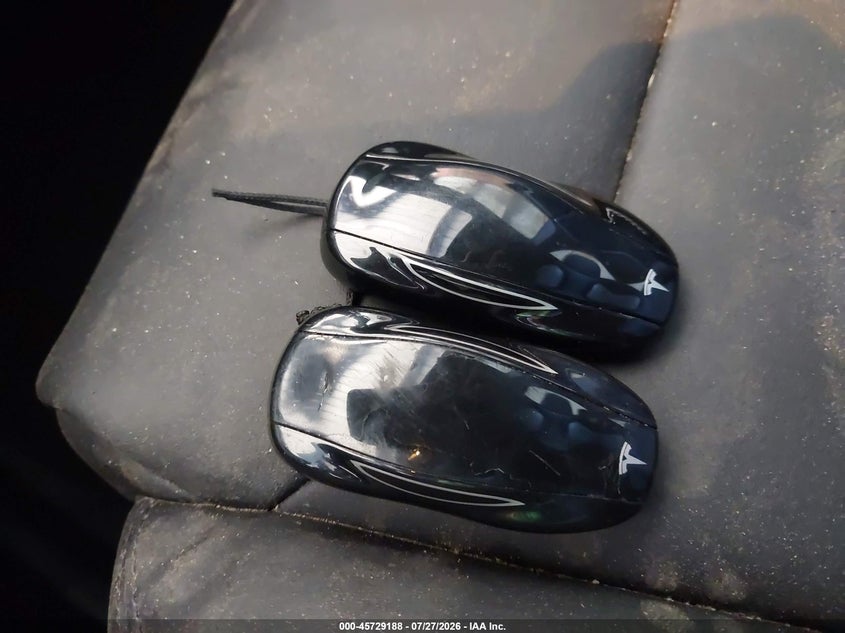 TESLA MODEL S - zdjęcie 10