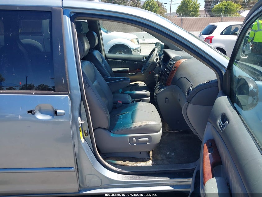 2005 TOYOTA SIENNA auction photo 5