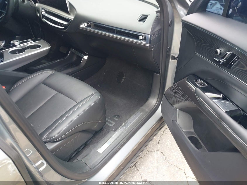 2024 CADILLAC LYRIQ auction photo 5