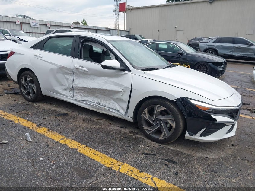 2025 HYUNDAI ELANTRA auction photo 1