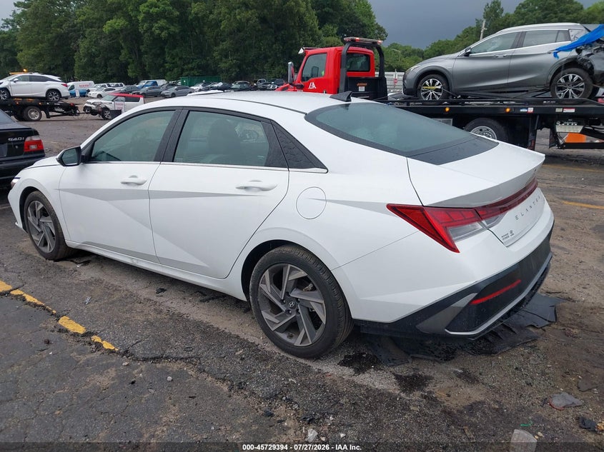 2025 HYUNDAI ELANTRA auction photo 3