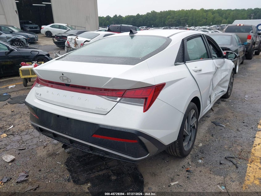 2025 HYUNDAI ELANTRA auction photo 4