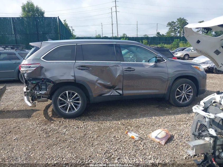 TOYOTA HIGHLANDER - zdjęcie 13