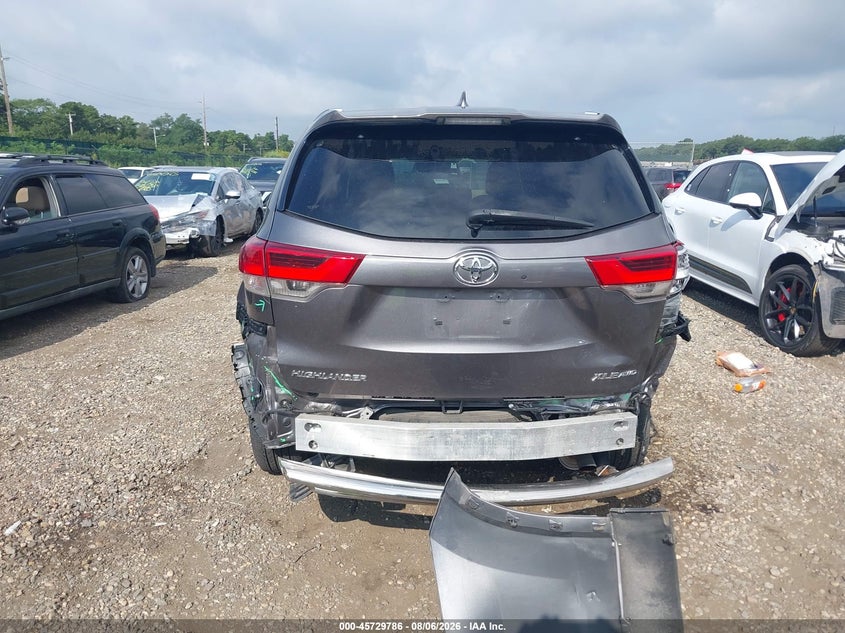 TOYOTA HIGHLANDER - zdjęcie 16
