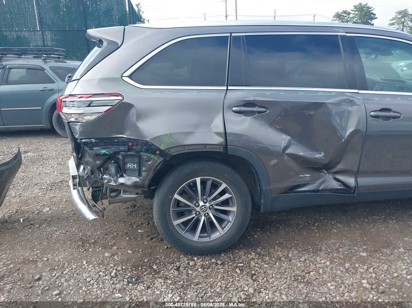 TOYOTA HIGHLANDER - zdjęcie 17
