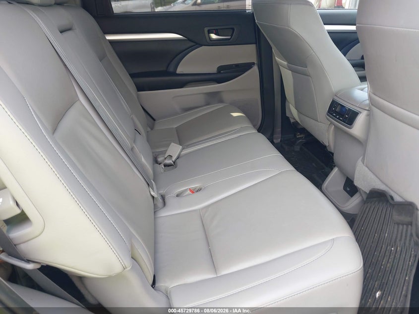TOYOTA HIGHLANDER - zdjęcie 8