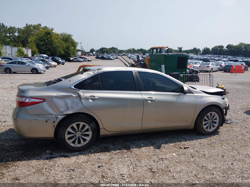 TOYOTA CAMRY HYBRID - zdjęcie 14