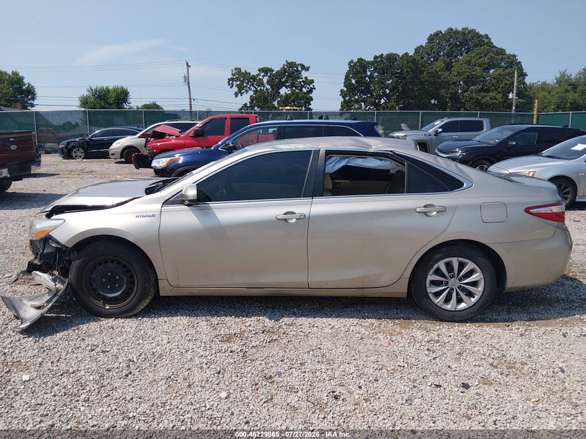 TOYOTA CAMRY HYBRID - zdjęcie 15