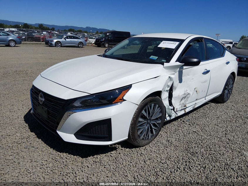 2024 Nissan Altima, Left Front, IAAI, VIN 1N4BL4DV4RN387929 — photo 2