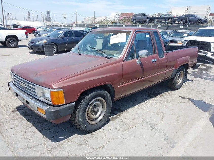 1985 TOYOTA PICKUP auction photo 2