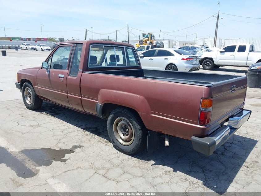 1985 TOYOTA PICKUP auction photo 3