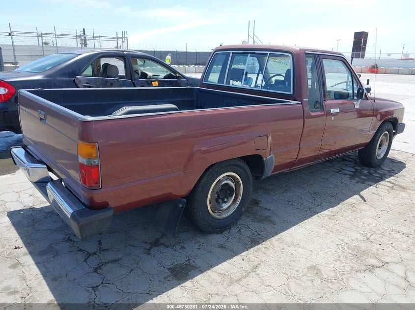 1985 TOYOTA PICKUP auction photo 4