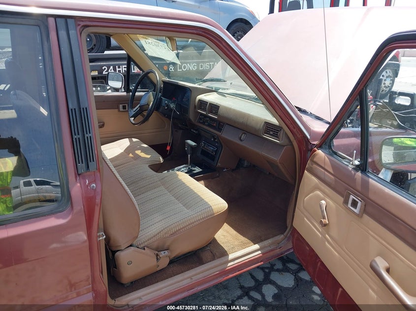 1985 TOYOTA PICKUP auction photo 5