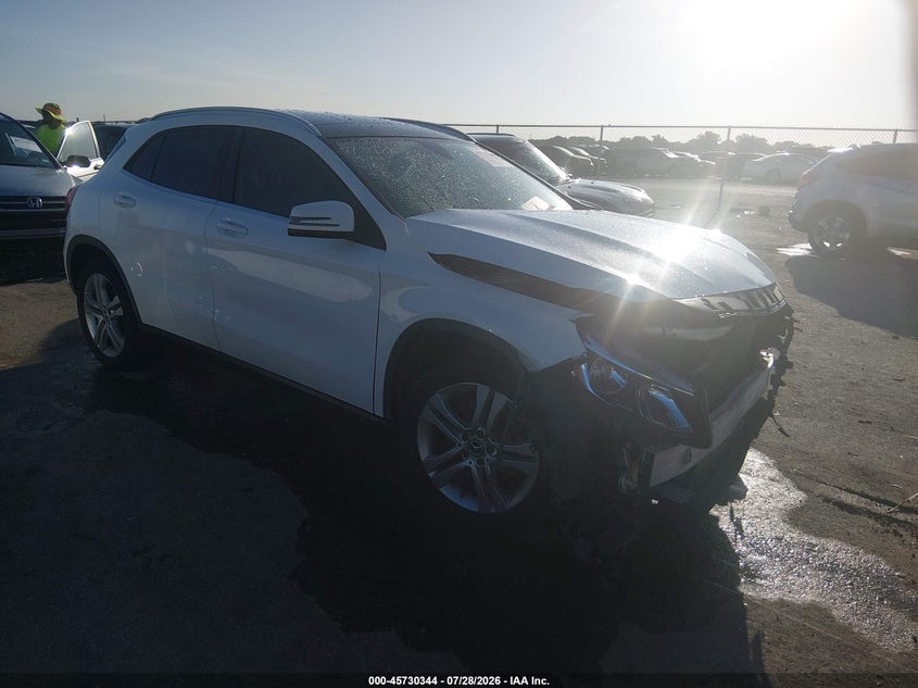 2019 MERCEDES-BENZ GLA 250 — zdjęcie z aukcji