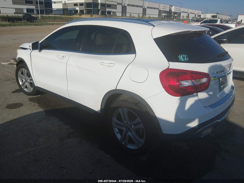 2019 MERCEDES-BENZ GLA 250 — zdjęcie 3