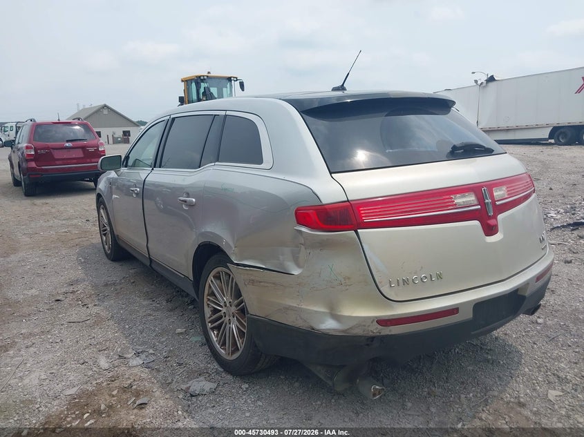 2015 LINCOLN MKT auction photo 3