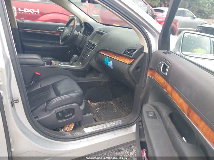 2015 LINCOLN MKT auction photo 5