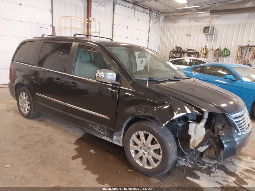 2013 CHRYSLER TOWN & COUNTRY auction photo 1