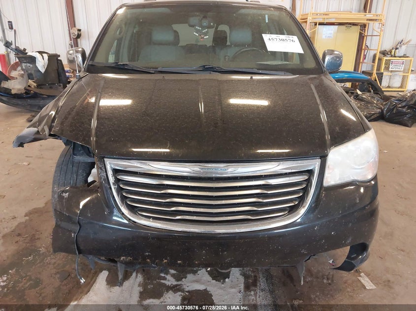 2013 CHRYSLER TOWN & COUNTRY auction photo 6