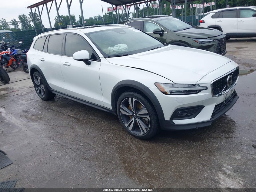 2023 VOLVO V60 CROSS COUNTRY auction photo 1