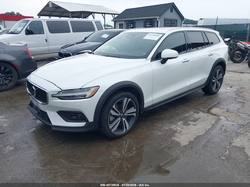 2023 VOLVO V60 CROSS COUNTRY auction photo 2