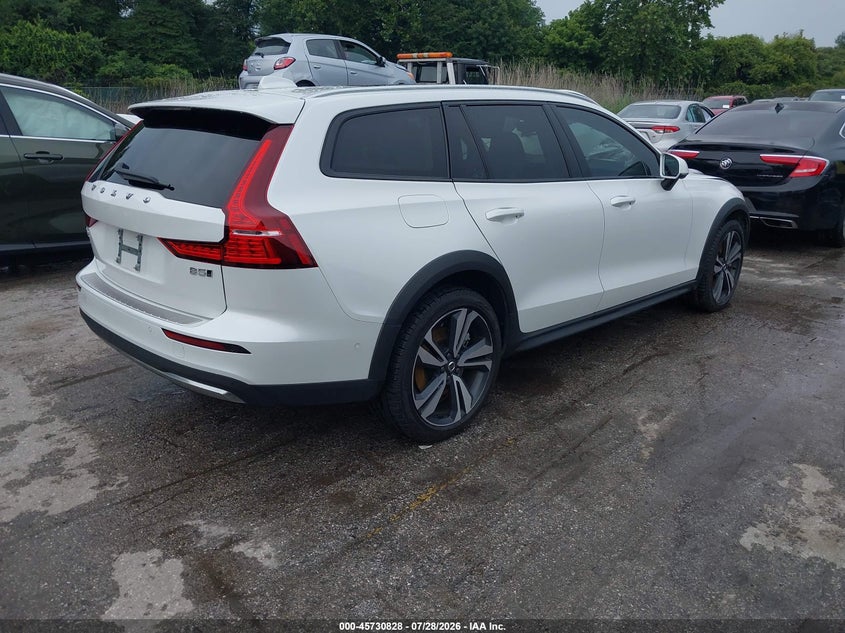 2023 VOLVO V60 CROSS COUNTRY auction photo 4
