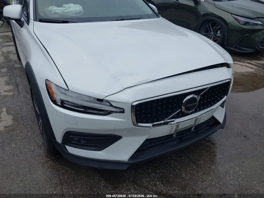 2023 VOLVO V60 CROSS COUNTRY auction photo 6