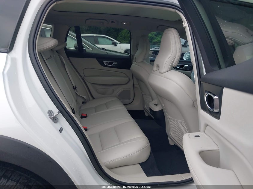 2023 VOLVO V60 CROSS COUNTRY auction photo 8