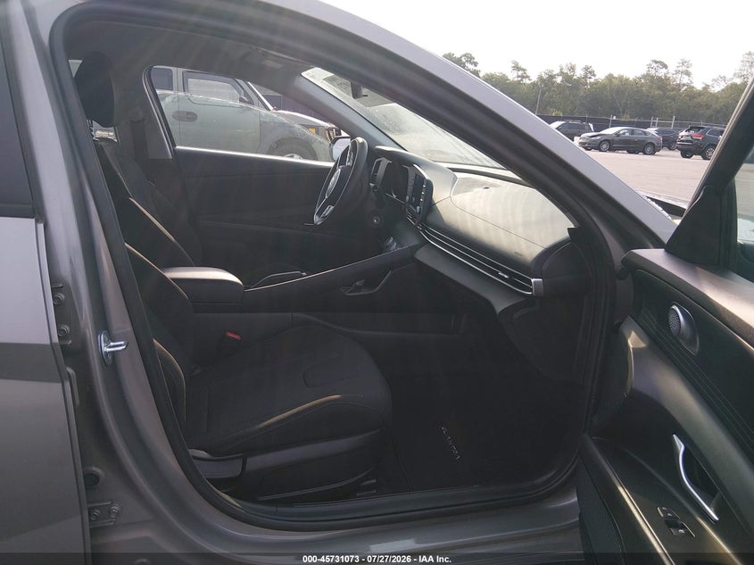 2023 HYUNDAI ELANTRA auction photo 5