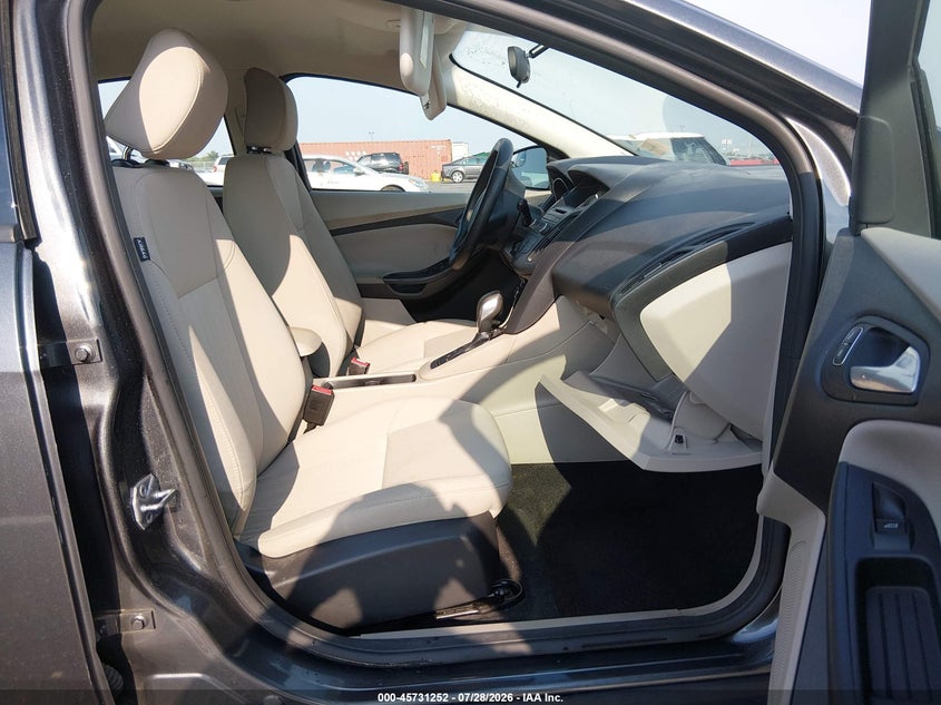 2017 FORD FOCUS auction photo 5