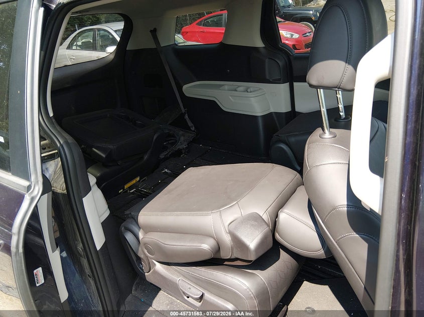 2024 KIA CARNIVAL MPV auction photo 8