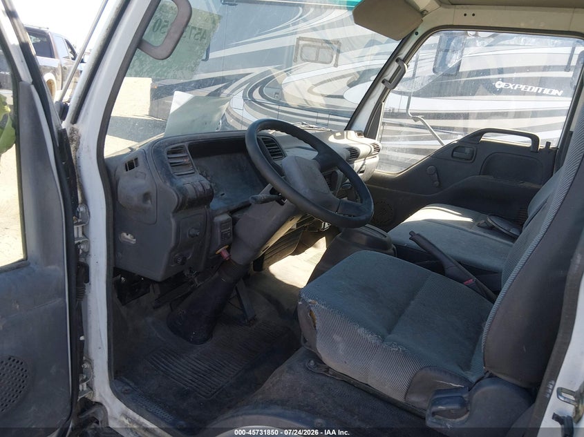 2001 ISUZU NPR auction photo 7