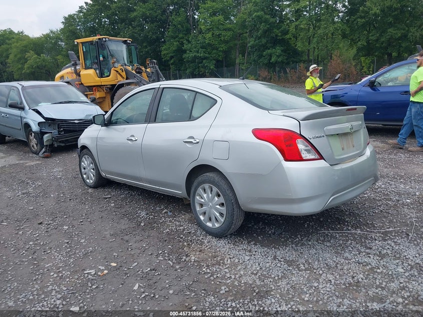 2019 NISSAN VERSA auction photo 3
